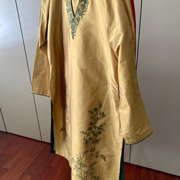 Pakistani Raw Silk Two Piece Suit - Picture 2 of 3